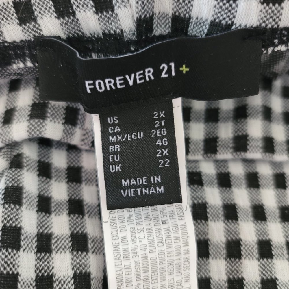 Forever 21+ Plus  Bermuda Bike Shorts Black/White Checkered 2X/XX / NWT - Picture 3 of 5